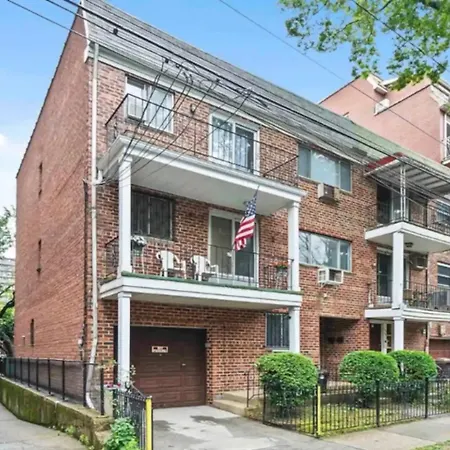 Flushing- 2 Floor Apartment New York