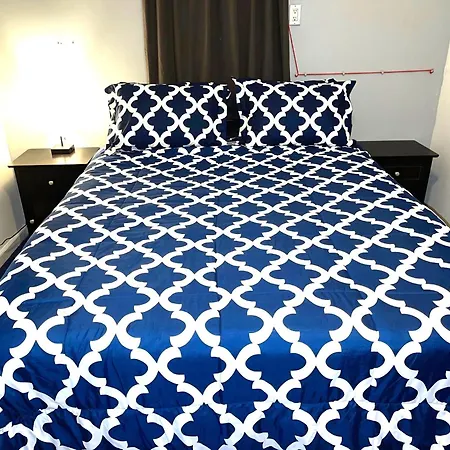3 Bedrooms In Lic, 10 Mins To Manhattan !! Apartment
