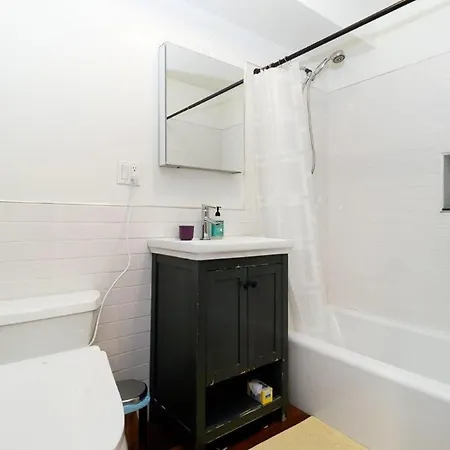 Modern And Comfy 3 Bedroom Unit Apartment *