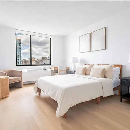 Vibrant With City Views In Shared New York