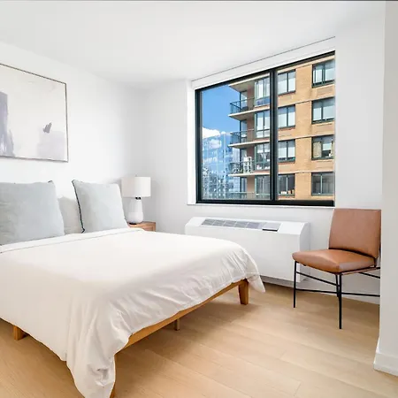 Vibrant With City Views In Shared New York