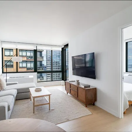 Vibrant With City Views In Shared Apartment