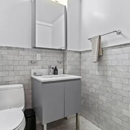Designer 2bd 2 Ba At Ues Apartment