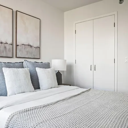 Beautifully Furnished 2br 1bath Apartment *