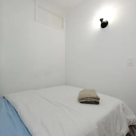 Appealing 2 Bedroom Unit In Nyc Apartment *