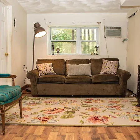 Monthly Nyc Rentals- Gorgeous 3 Bedroom Unit Apartment