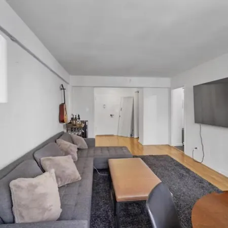 Apartment Suite With Private Kitchen And Bathroom In Times Square Central Park - Sleeps 4!
