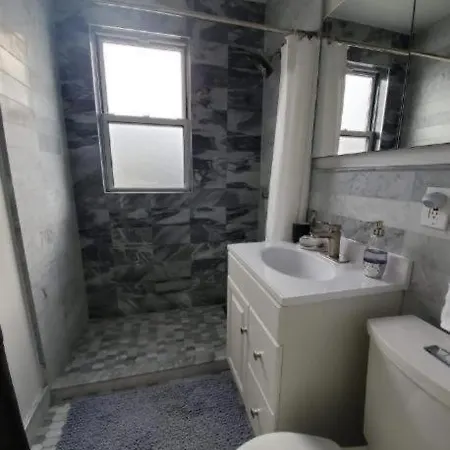 Fab 3 Bedroom 1 Bath In Nyc! *