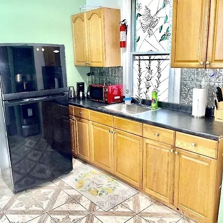 Manhattan 10 Minutes, Lic 3 Bedrooms Huge Apt New York
