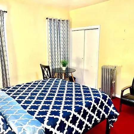 Manhattan 10 Minutes, Lic 3 Bedrooms Huge Apt Apartment *
