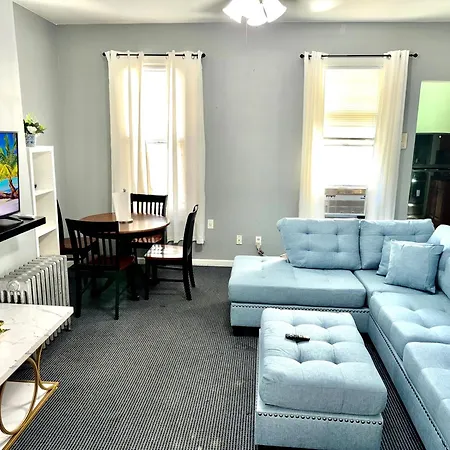 Manhattan 10 Minutes, Lic 3 Bedrooms Huge Apt Apartment New York
