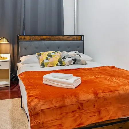 2 Bedroom In Manhattan Valley Apartment *