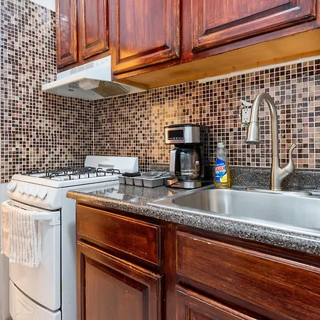 2 Bedroom In Manhattan Valley Apartment *