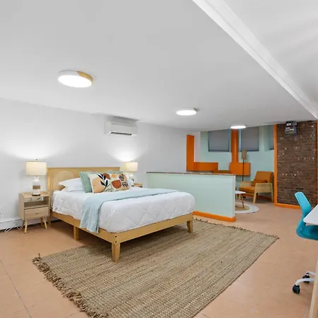 Private Garden Getaway Cozy And Chic Near Subway At 