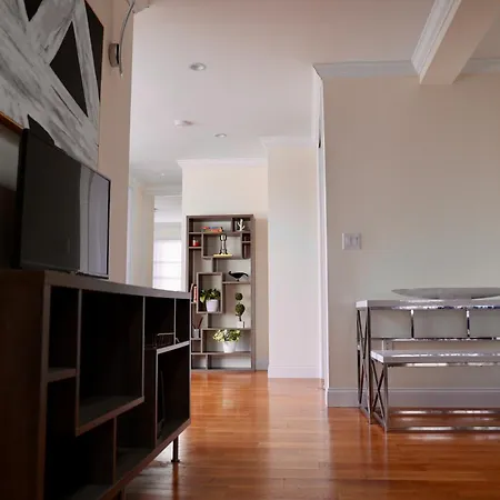 Apartment Modern 4 Bedroom In