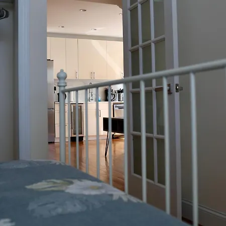 Modern 4 Bedroom In *