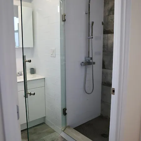 Apartment Modern 4 Bedroom In