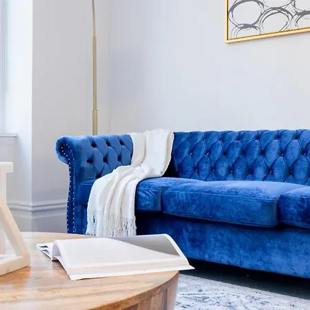 E10-2 Designer East Village Townhouse 1br New York