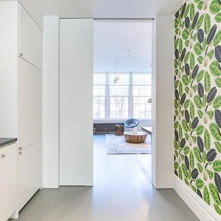 Apartment E10-2 Designer East Village Townhouse 1br
