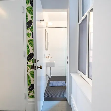 E10-2 Designer East Village Townhouse 1br * New York