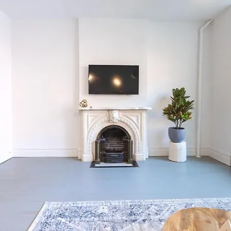 E10-2 Designer East Village Townhouse 1br Apartment New York