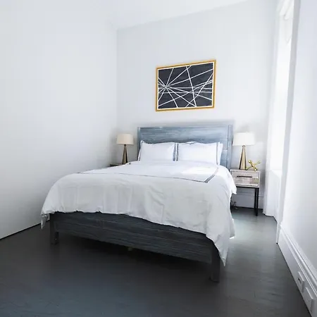 E10-2 Designer East Village Townhouse 1br Apartment