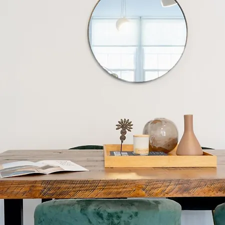 E10-2 Designer East Village Townhouse 1br New York