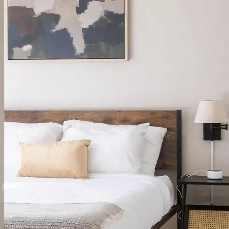 East Side 2br 2 Bath Marvel *