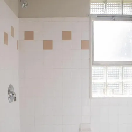 East Side 2br 2 Bath Marvel *