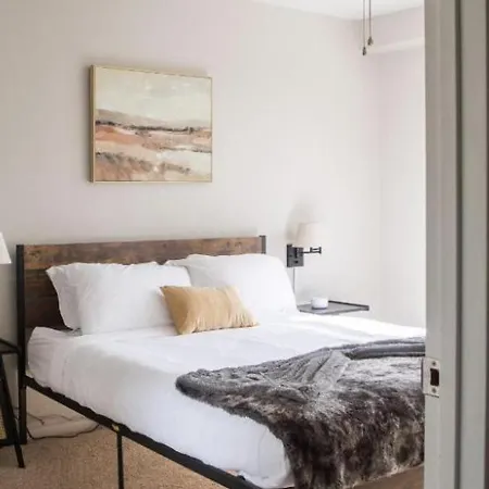 East Side 2br 2 Bath Marvel