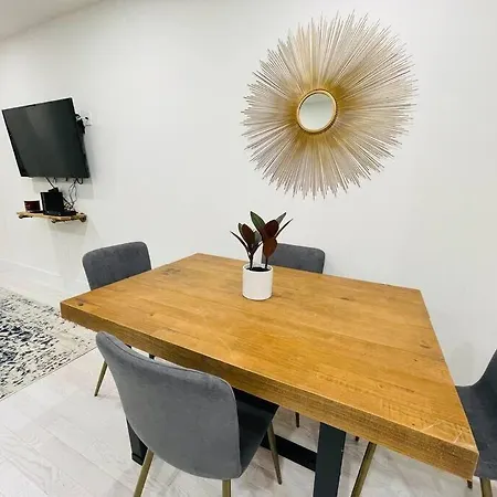 Apartment 78-3a Luxury Brand New Modern 1br W&d