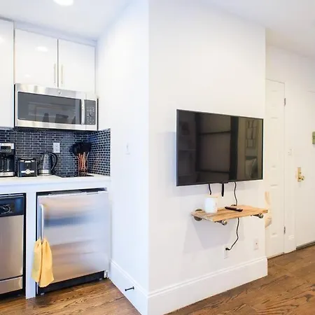Apartment 69-4a Quality New Prime Lower East 1br New York