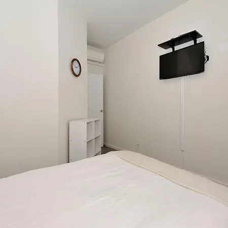 Amazing 3 Bedroom 1 Bath Apartment