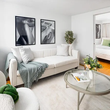 Spacious In Manhattan Apartment New York
