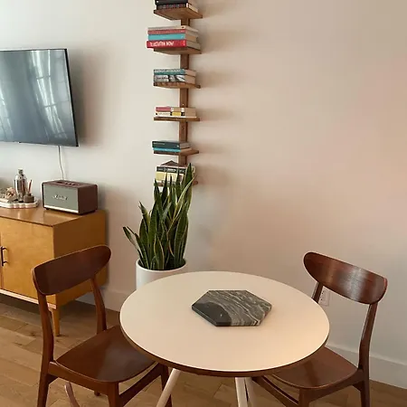 New Fancy In Trendy Brooklyn Area With Balcony *