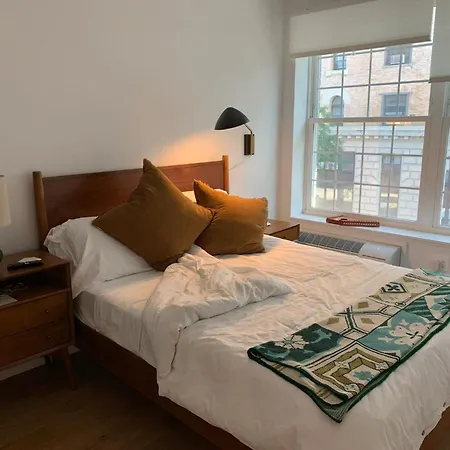 New Fancy In Trendy Brooklyn Area With Balcony New York