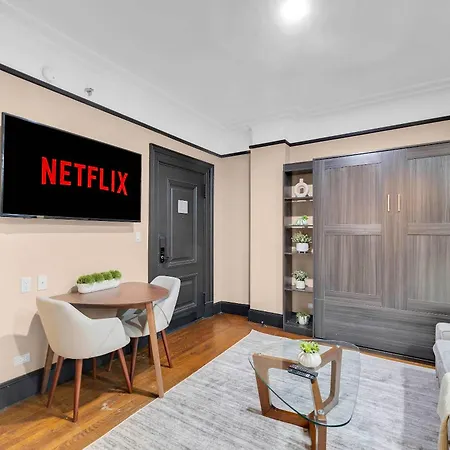 Centrally Located 2 Bdr W Gym Apartment *