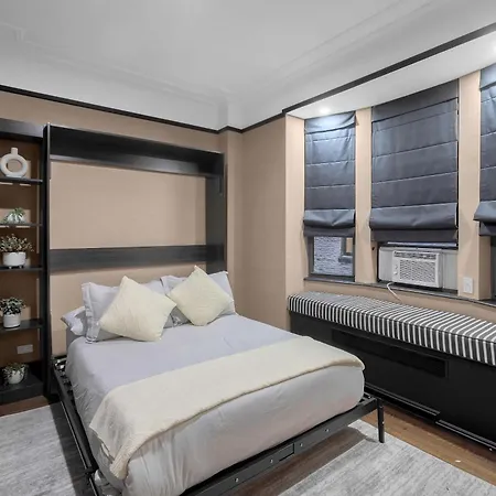 Centrally Located 2 Bdr W Gym Apartment New York