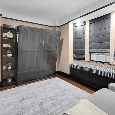 Centrally Located 2 Bdr W Gym Apartment *