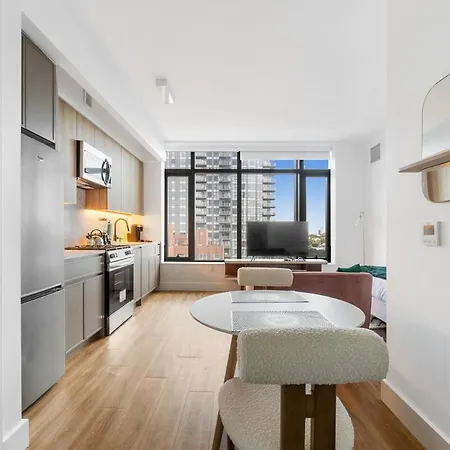 Apartment Chic Retreat With Top-tier Amenities