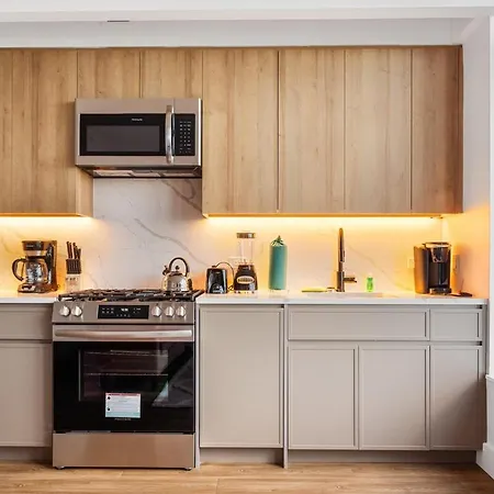Chic Retreat With Top-tier Amenities Apartment New York