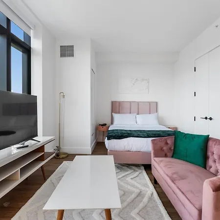 Apartment Chic Retreat With Top-tier Amenities
