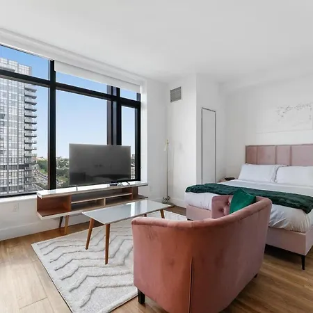 Apartment Chic Retreat With Top-tier Amenities New York