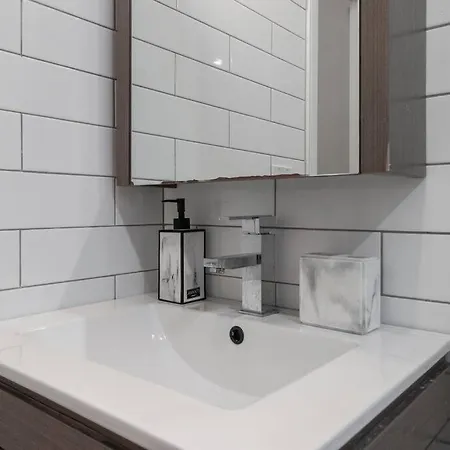 Apartment Heart Of East Vill 2br 1ba Washer Dryer *