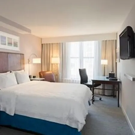 Hampton By Hilton Seaport