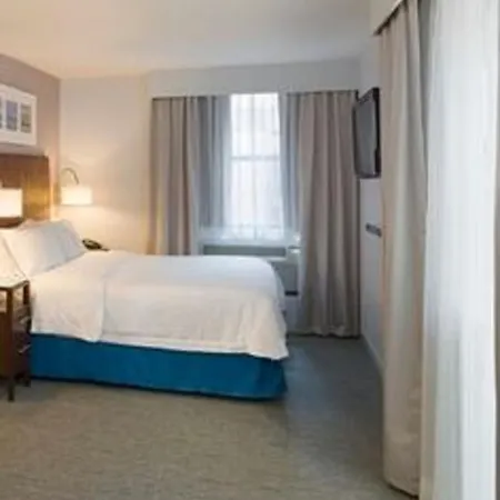 Hampton By Hilton Seaport