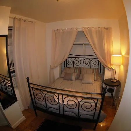Apartment In Shared Steps From Times Square *