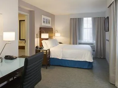 Hampton By Hilton Seaport New York