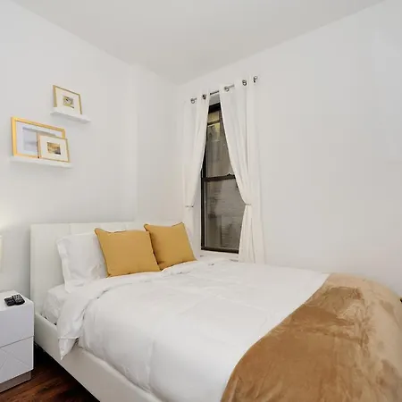 Places4stay Little Italy Luxury Apartment