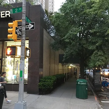 Apartment Midtown East Deluxe 2 Bedroom *